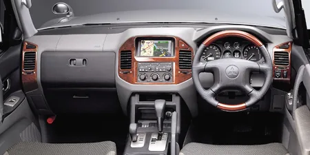 Mitsubishi Pajero SHORT ZR (V63W)