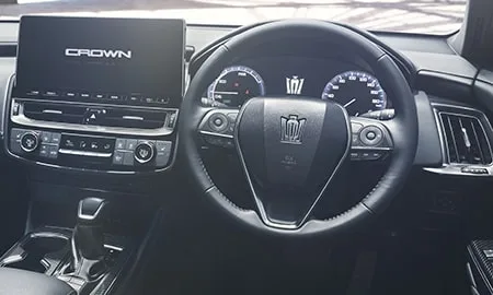 Toyota Crown Hybrid RS (AZSH20)