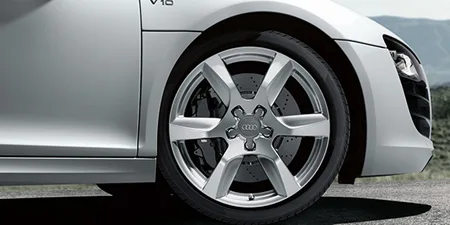 Audi R8 Spyder BASEGRADE (42BUJF)