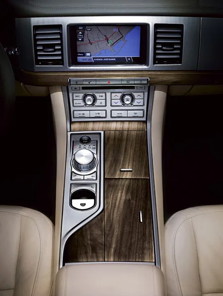 Jaguar XF 3.0 LUXURY (J05FA)