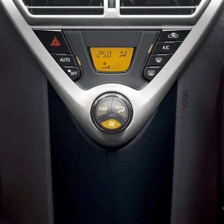 Toyota IQ100X базовая (KGJ10)