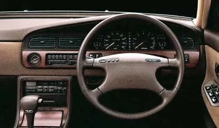 Nissan Laurel MEDALIST CLUB S SV (HC33)