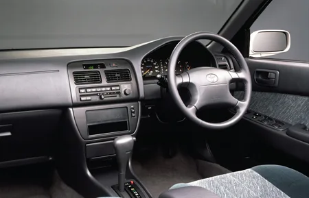 Toyota Vista ALPHA X (SV40)
