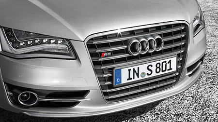 Audi S8 BASE GRADE (4HCGTF)
