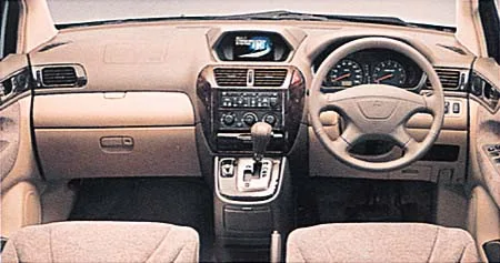 Mitsubishi Chariot Grandis EXCEED (N84W)