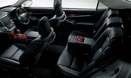 Toyota Crown Majesta F VERSION (GWS214)