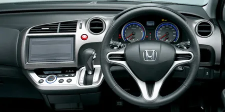 Honda Stream RSZ S PACKAGE (RN8)