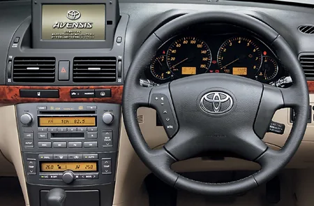 Toyota Avensis Sedan Xi (AZT255)