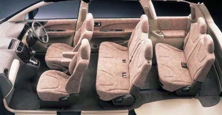 Mitsubishi Chariot Grandis EXCEED (N84W)