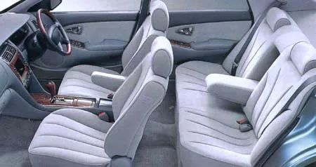 Mitsubishi Diamante 30R-SE (F46A)