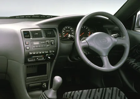 Toyota Corolla SE-L (CE100)