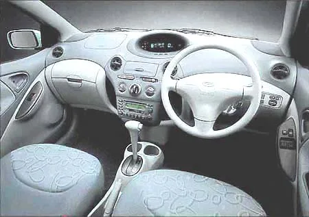 Toyota Vitz CLAVIA (NCP10)