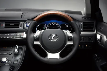 Lexus CT200H VERSION L (ZWA10)