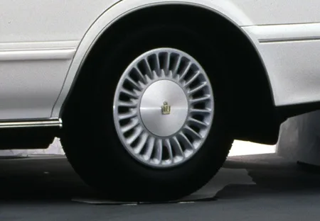 Toyota Crown DELUXE (GS130)