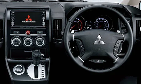 Mitsubishi Delica D5 ROADEST ROYAL TOURING (CV1W)