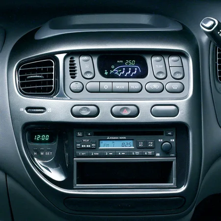 Mitsubishi Delica Space Gear CHAMONIX (PD6W)