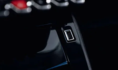 Peugeot E208 GT LINE (P21ZK01)