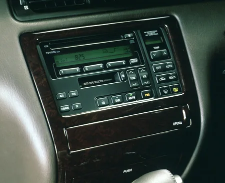 Toyota Crown ROYAL TOURING (JZS143)