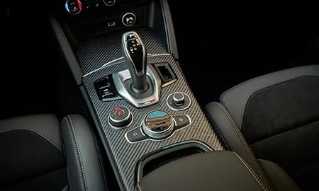 Alfa Romeo Stelvio QUADRIFOGLIO 100TH ANNIVERSARIO (94920 / 94929)