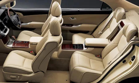 Toyota Crown Majesta C TYPE (URS206)
