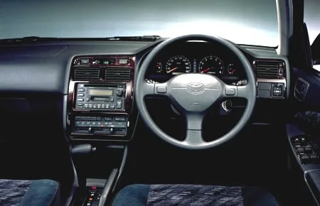 Toyota Carina SI (AT211)