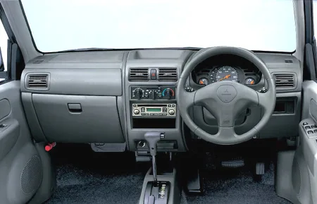 Mitsubishi Minica ライラ (H42V)