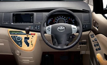 Toyota Isis L (ANM10G)