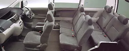Toyota Voxy X (AZR60G)