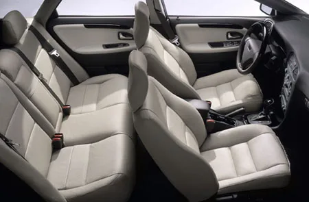 Volvo V40 BASEGRADE (4B4204W)