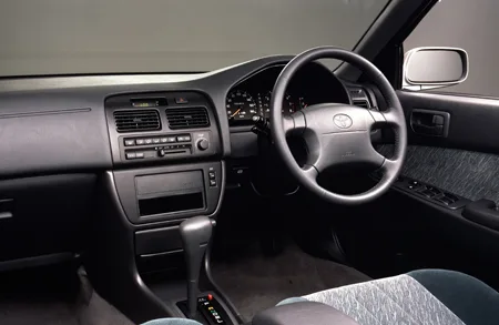 Toyota Vista ALPHA X (SV40)