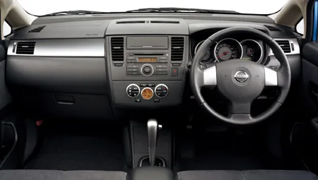 Nissan Tiida 15G (C11)