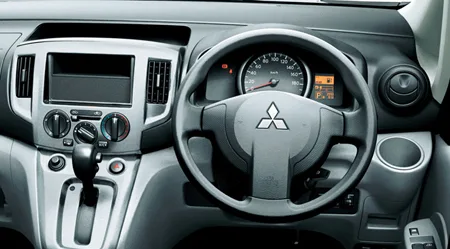 Mitsubishi Delica D3 G (BM20)