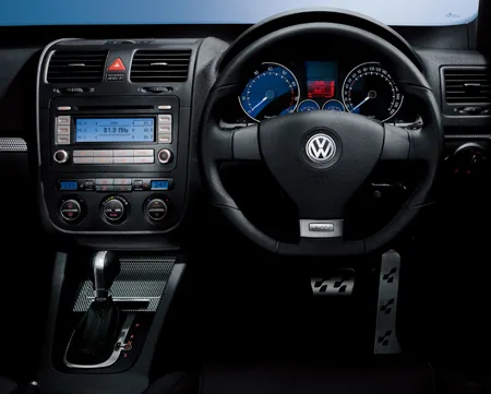 Volkswagen Golf R32 (1KBUBF)