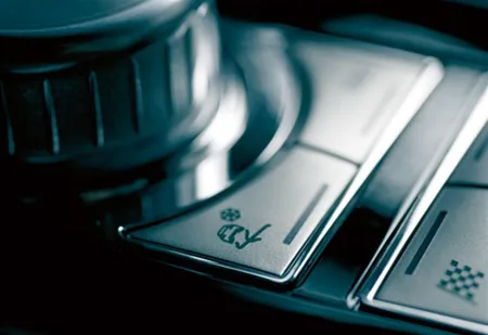 Jaguar XF R (J05MB)