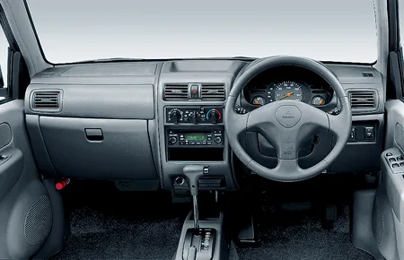Mitsubishi Minica ライラ (H42V)