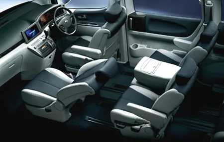 Nissan Elgrand HIGHWAY STAR (NE51)