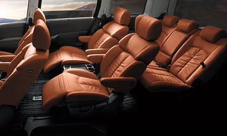 Nissan Elgrand 350HIGHWAY STAR JET BLACK URBAN CHROME (PE52)