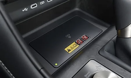 Lexus IS300H VERSION L (AVE30)