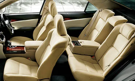 Toyota Crown Hybrid ROYAL SALOON G (AWS210)