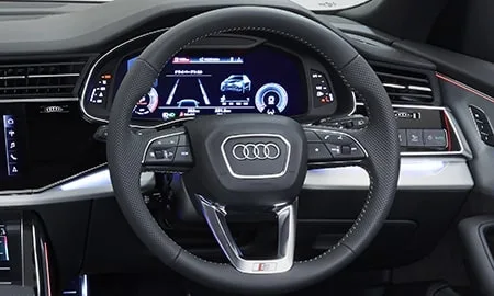 Audi Q8 55TFSI QUATTRO S LINE (F1DCBA)