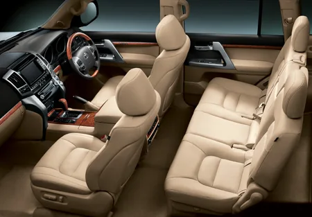 Toyota Land Cruiser AX (URJ202W)