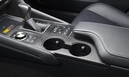 Lexus IS300H VERSION L (AVE30)