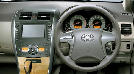 Toyota Corolla Axio LUXEL (ZRE142)