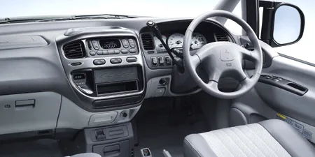 Mitsubishi Delica Space Gear CHAMONIX (PD6W)