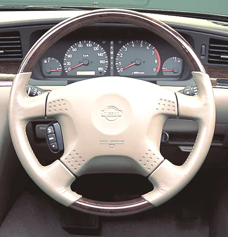 Nissan Laurel MEDALIST CELLENCIA (HC35)