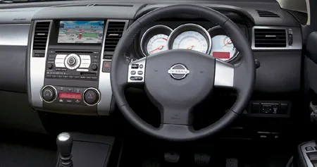 Nissan Tiida 15M FOUR (NC11)