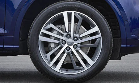 Audi Q5 2.0TFSI QUATTRO 1ST EDITION (FYDAXA / FYDAXS)