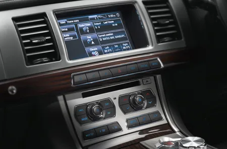 Jaguar XF 3.0 PREMIUM LUXURY (J05FA)