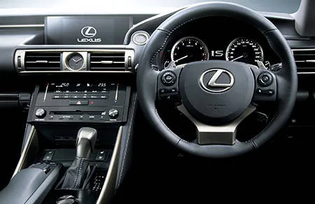 Lexus IS300H VERSION L (AVE30)