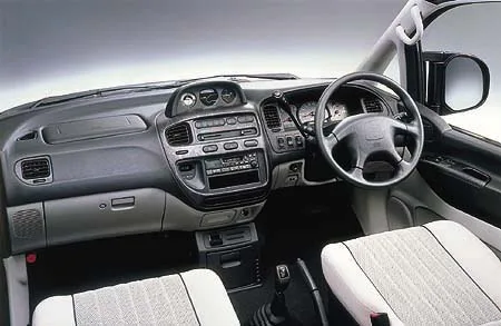 Mitsubishi Delica Space Gear EXCEED (PD6W)